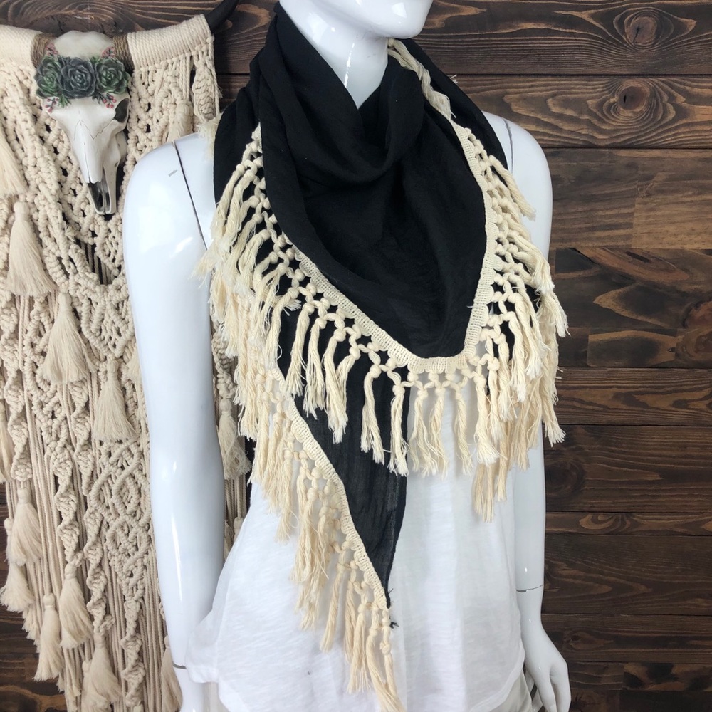 Steve Madden | Macrame Tassel Knit Fringe‎ Scarf